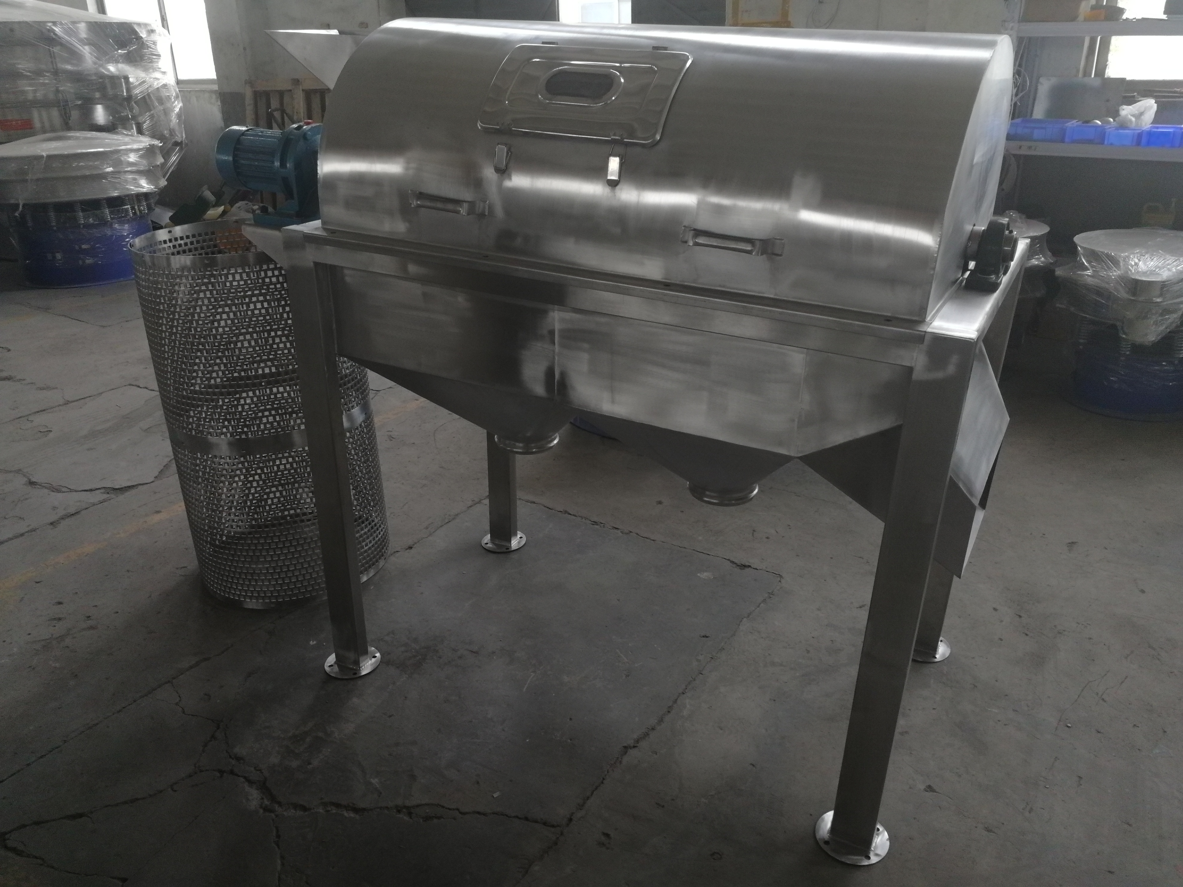 無軸滾動篩在安裝前應該注意哪些(無軸<a href='http://www.fmsl.cn' title='滾筒篩' target='_blank'>滾筒篩</a>)